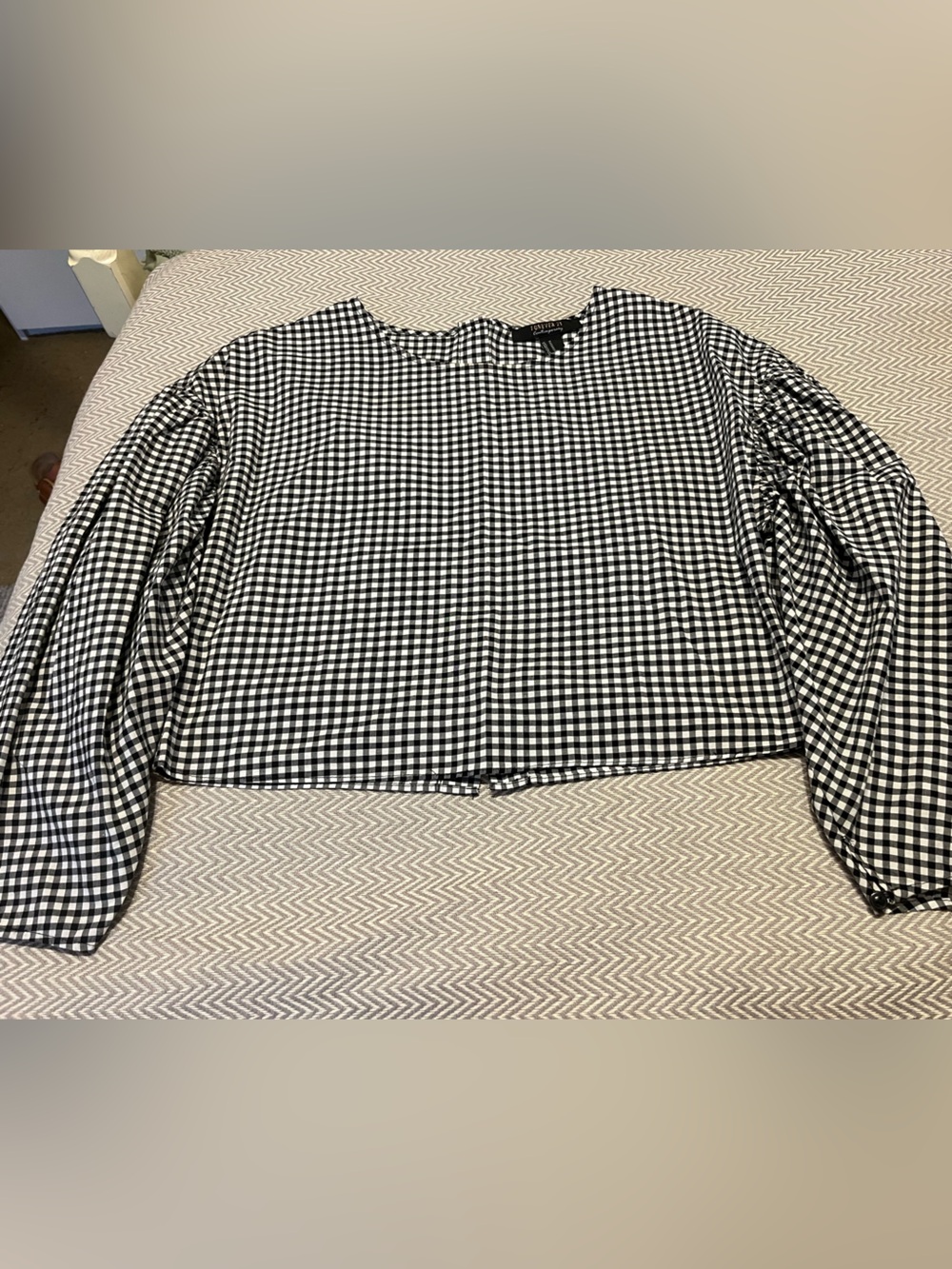 Forever 21 Black & White Gingham Puff-Sleeve Button Back Top. 100% Cotton. Med.